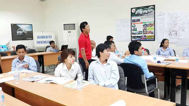 Kỹ năng bán hàng & chăm sóc Khách Hàng chuyên nghiệp - ISUZU (25 & 26.09.2014)